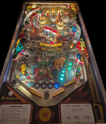 Alien Poker playfield
